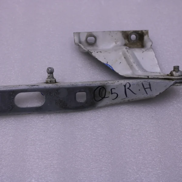 Audi Q5 front RIGHT Bonnet Hinge 8R0823302A