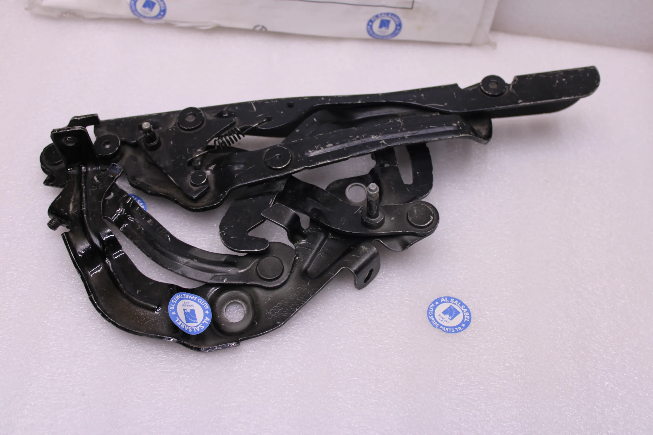 Audi Tt Tts Reae Right Bonnet Hinge 8S0823302D Audi Tt Tts Reae Right Bonnet Hinge 8S0823302D