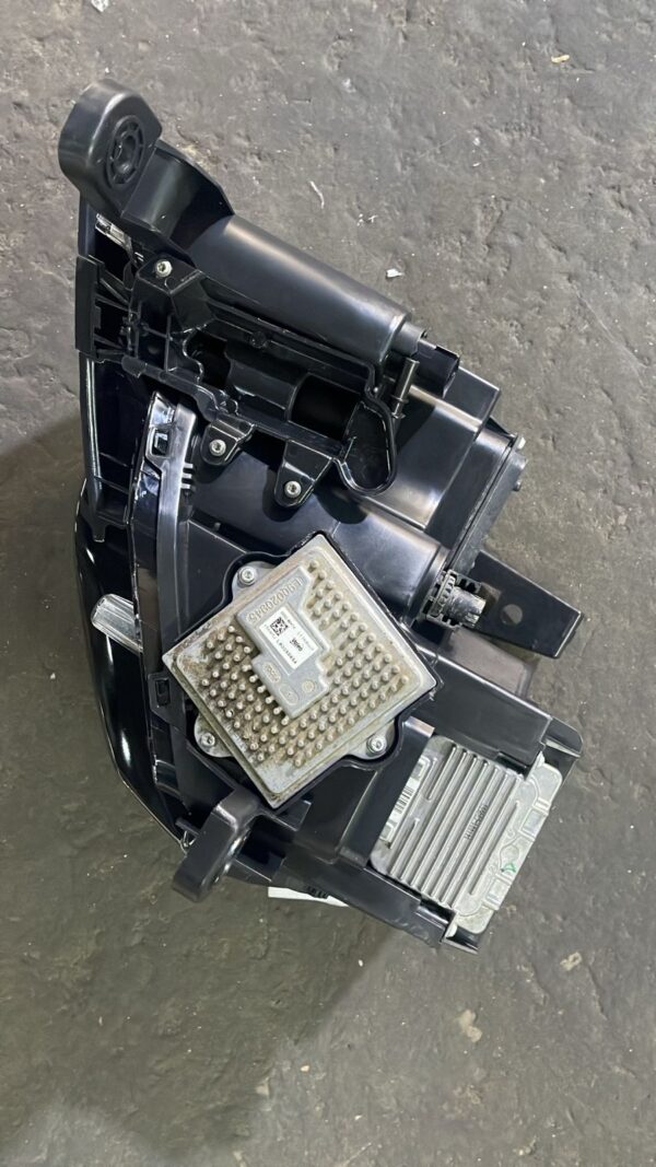 Jeep Grand Cherokee Headlight Right Xenon 6826651Ae