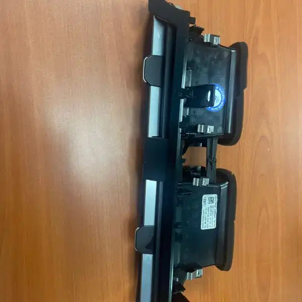 AUDI Q3 VENT 83C820903 6PS