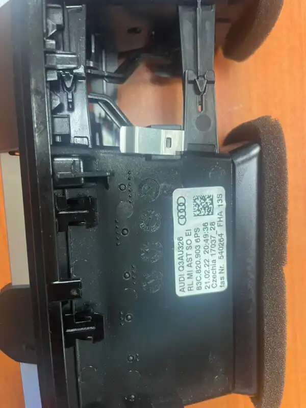Audi Q3 Vent 83C820903 6Ps