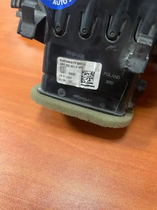 Audi Q7 Q8 Vent Drivers Side 4M8820901H