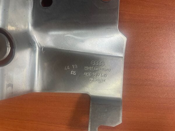 Audi Q7 Q8 Bracket 4M0907682