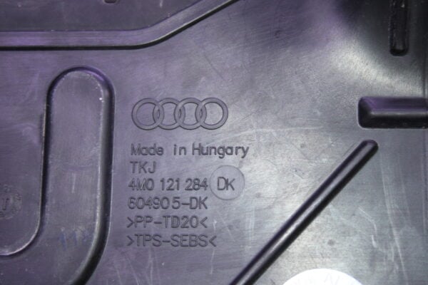 Audi Q7 Air Guide Right 4M0121284Dk