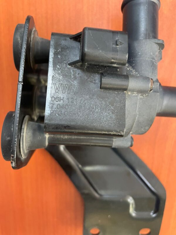 Audi Additional Coolant Pump 06H121601P