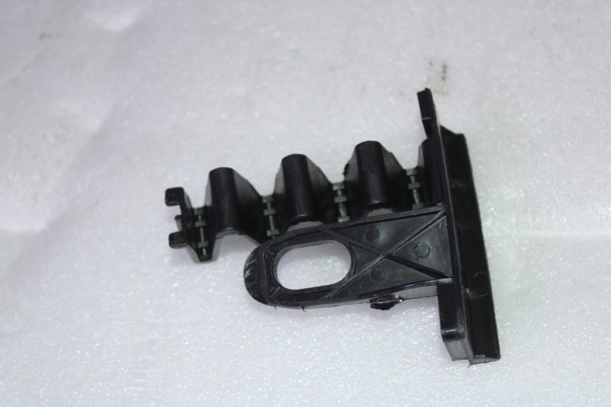AUDI A4 SUPPORT LEFT 8W0807333
