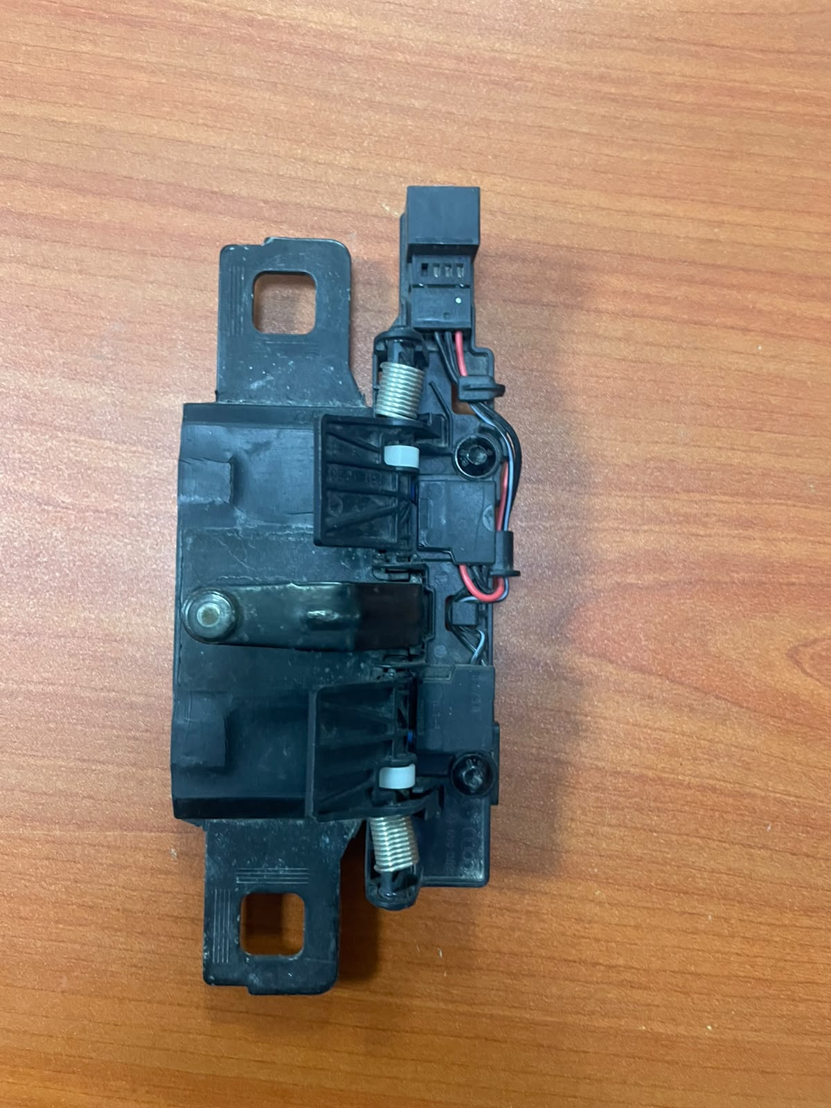 Audi Lock Striker 80A827507A